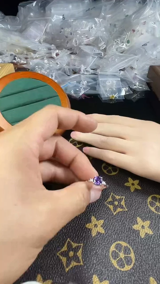 合金合成钻石女款活口戒指1.2