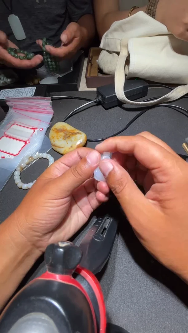 未镶嵌和田玉（糖玉）挂件和田玉