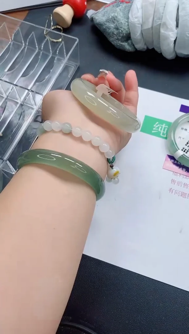 未镶嵌手镯石英质玉24/58-59