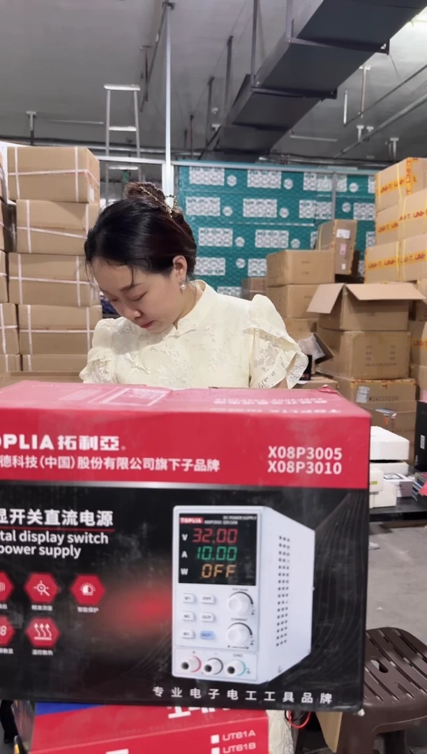 拓利亚X08P3005一32V6A直流稳压电源