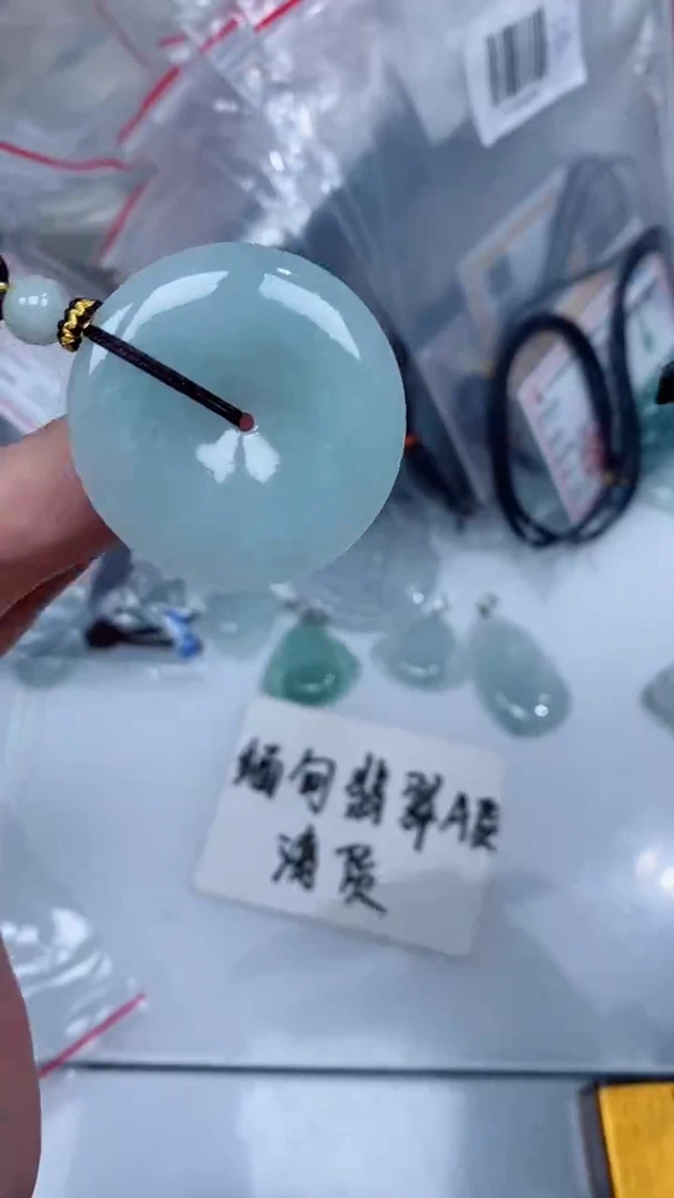 颈饰未镶嵌翡翠吊坠1
