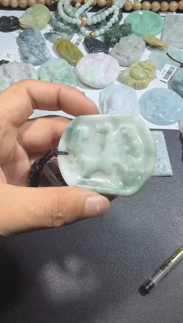 【闪购商品】翡翠颈饰未镶嵌00013369