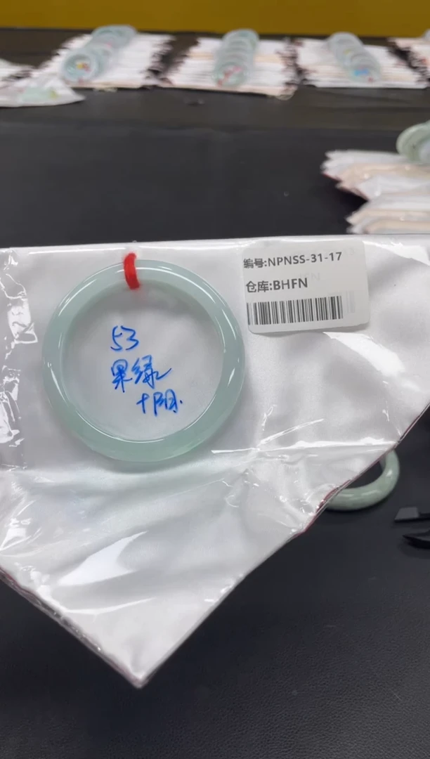 未镶嵌手镯翡翠翡翠手镯