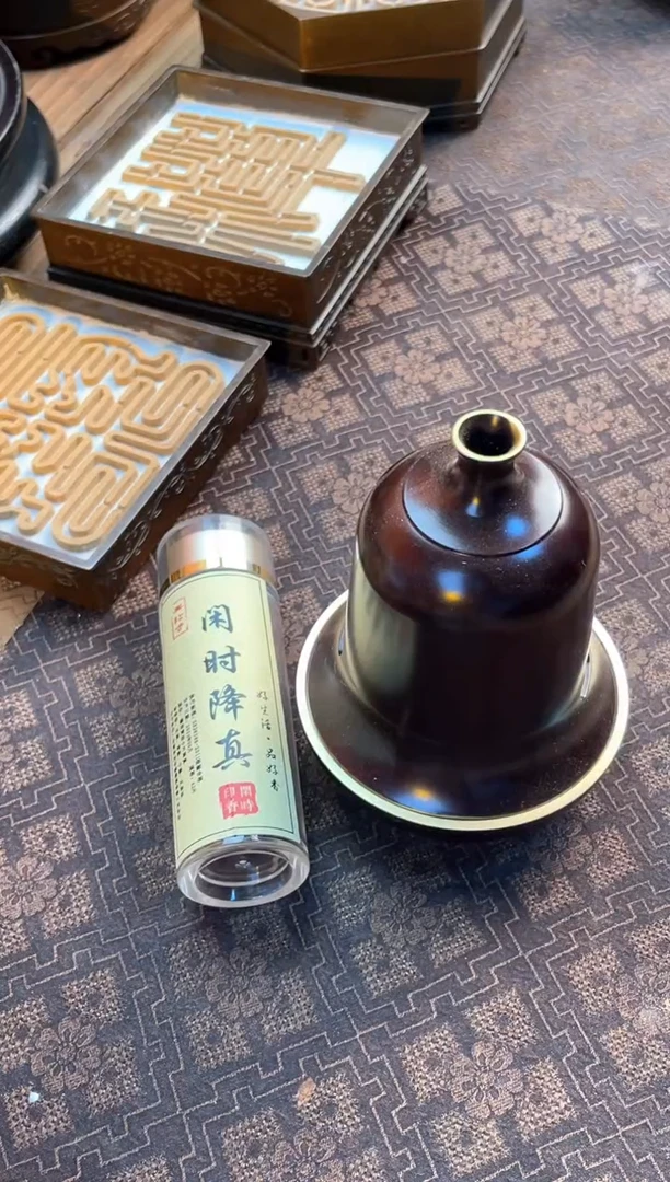 铜晨钟香炉红色+降真小无粘香一瓶
