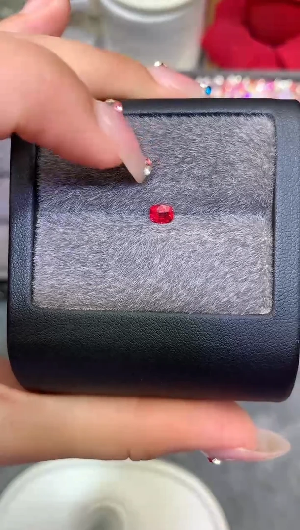 裸石尖晶石枕型 绝地武士 0.38ct