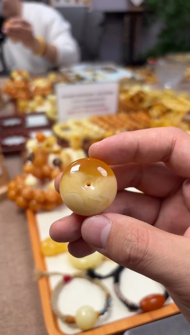 【闪购商品】蜜蜡裸石未镶嵌平安扣