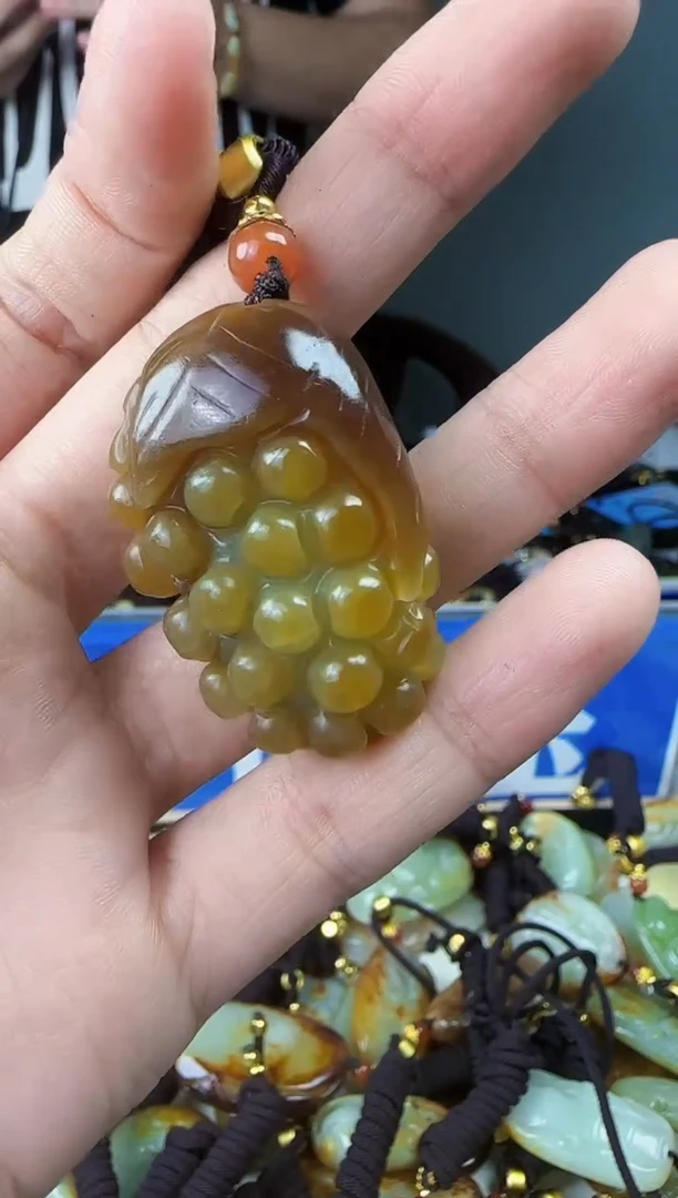 和田玉未镶嵌颈饰1