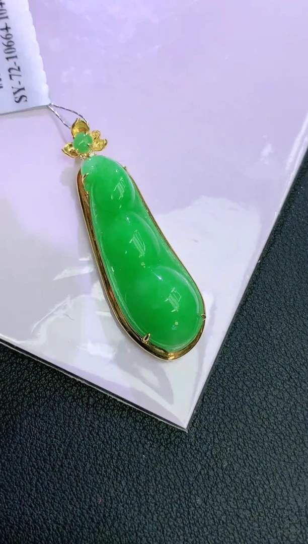 颈饰18K金镶嵌翡翠赠礼盒证书 麦麦