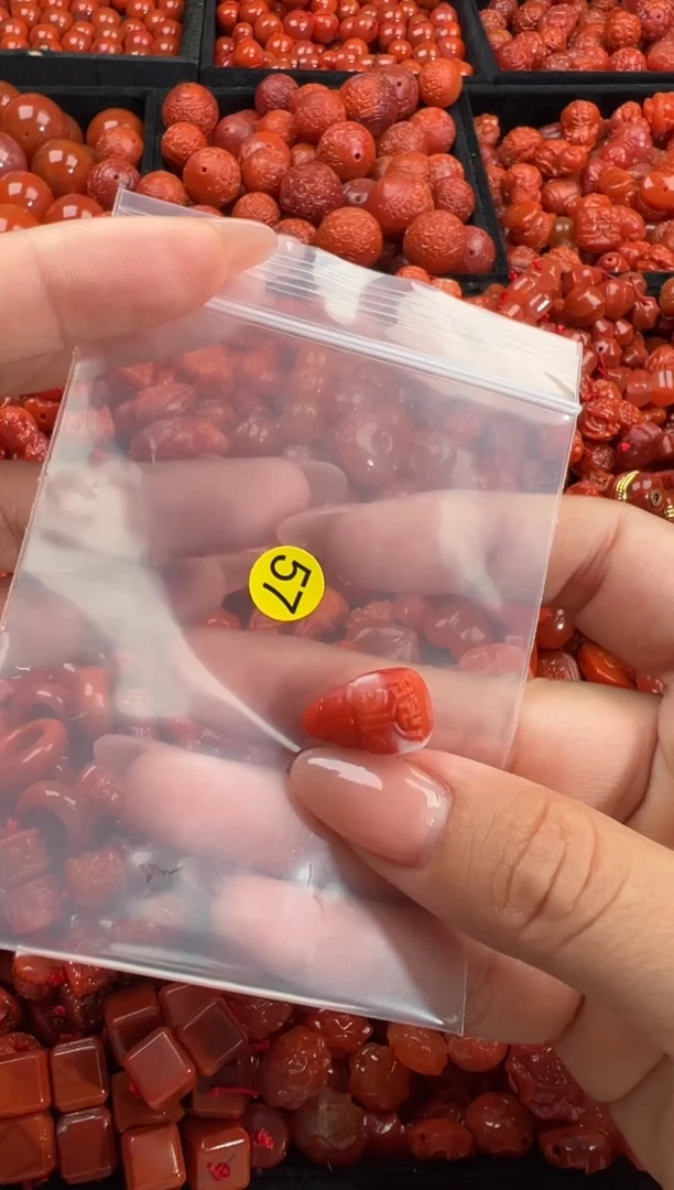 南红玛瑙未镶嵌颈饰1