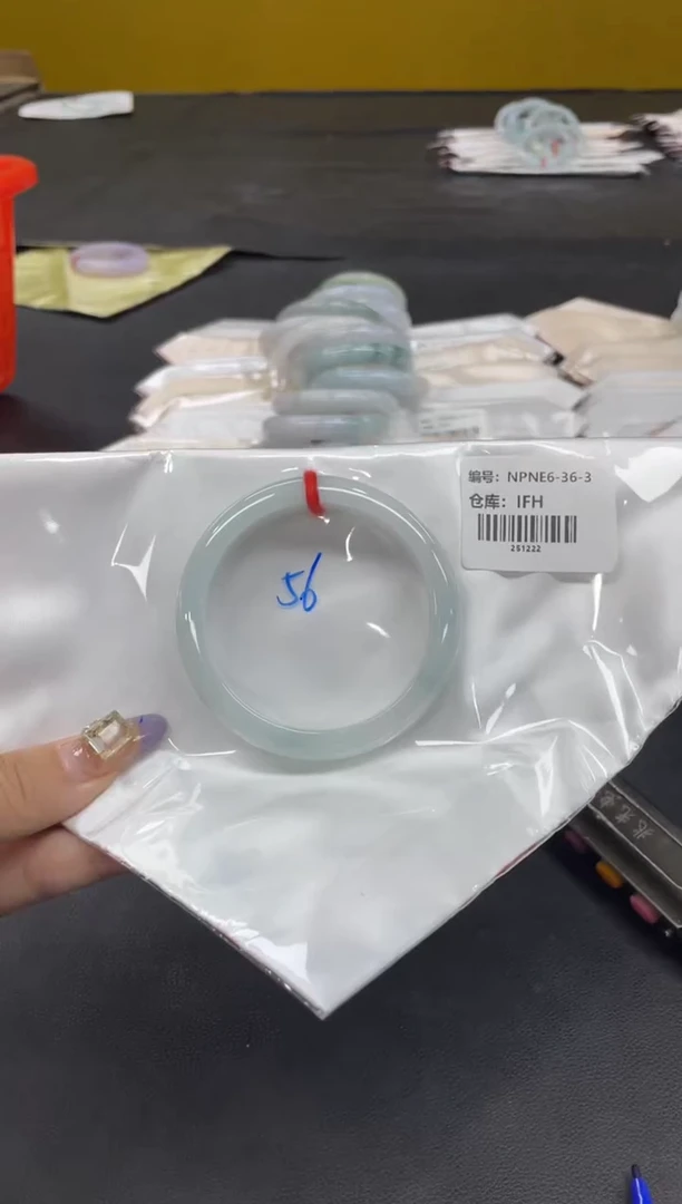 未镶嵌手镯翡翠翡翠手镯