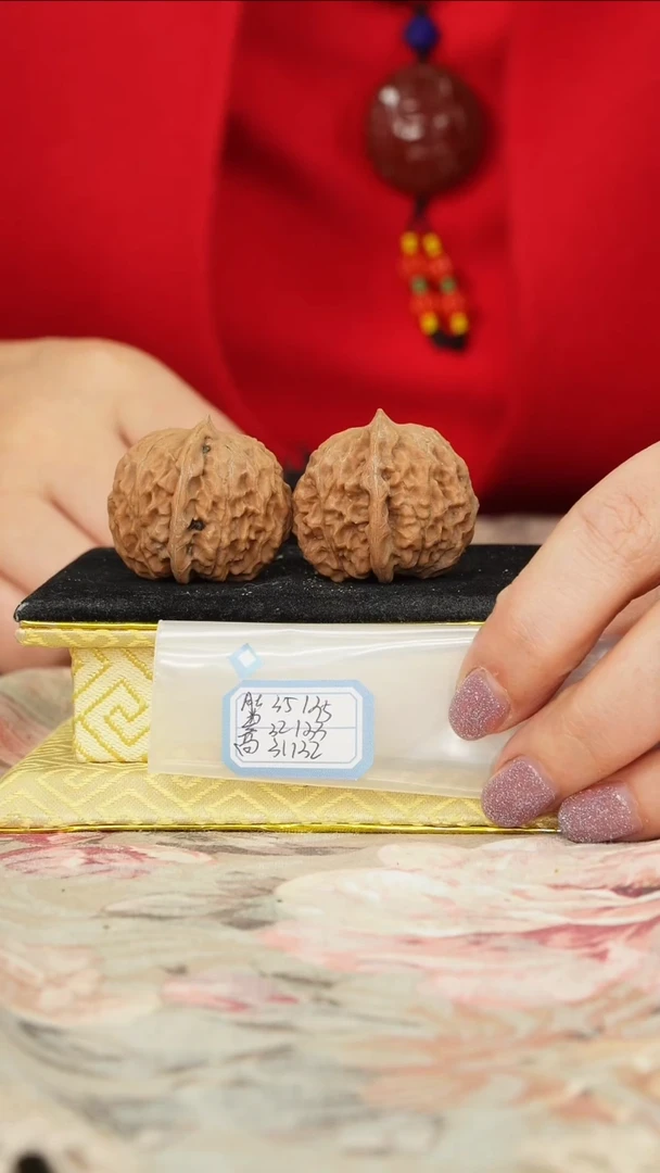 【闪购商品】文玩核桃把件非嫁接元宝
