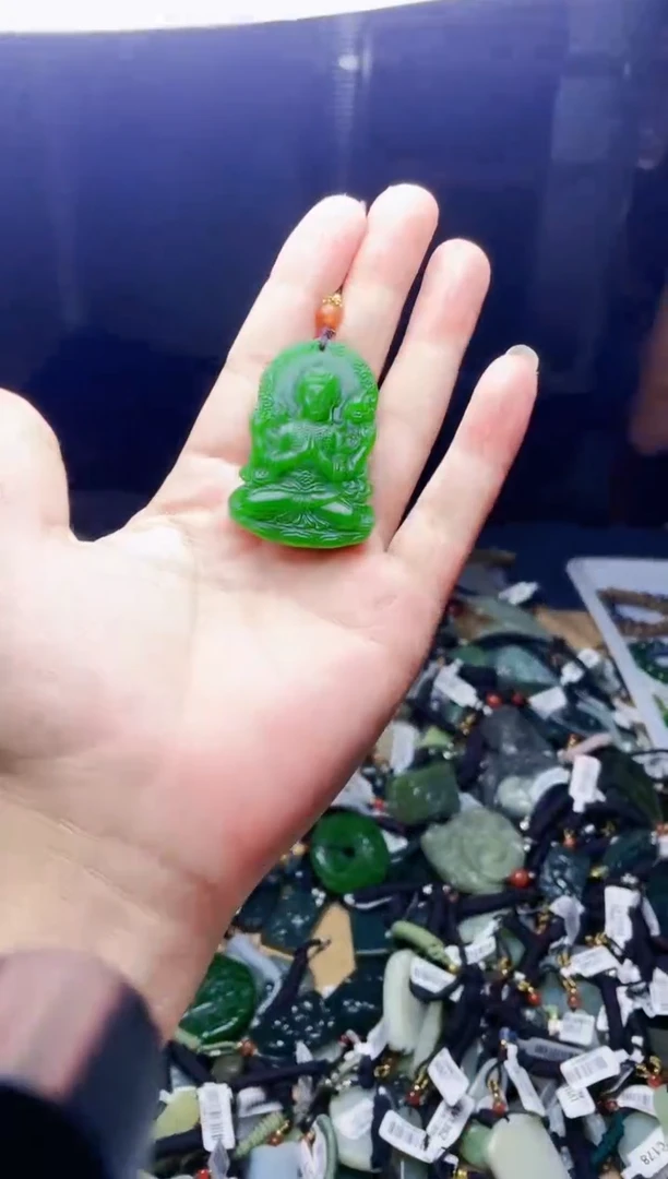 颈饰未镶嵌和田玉1