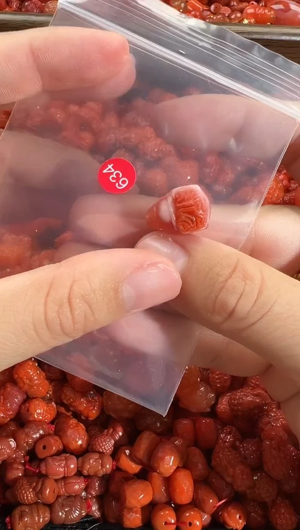 颈饰未镶嵌南红玛瑙1