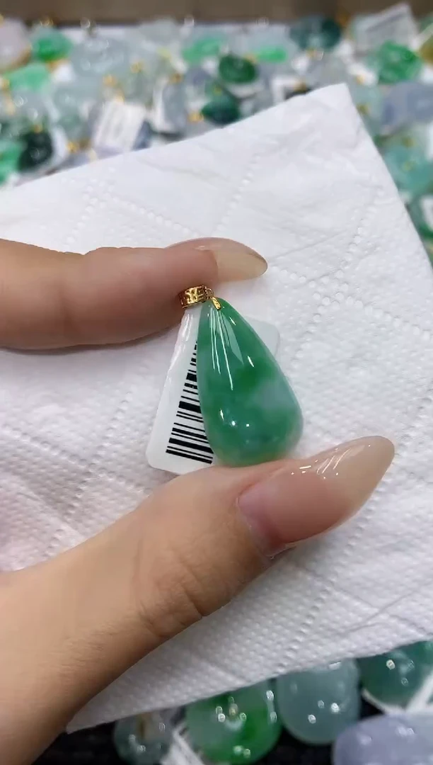 颈饰18K金镶嵌翡翠111111111111