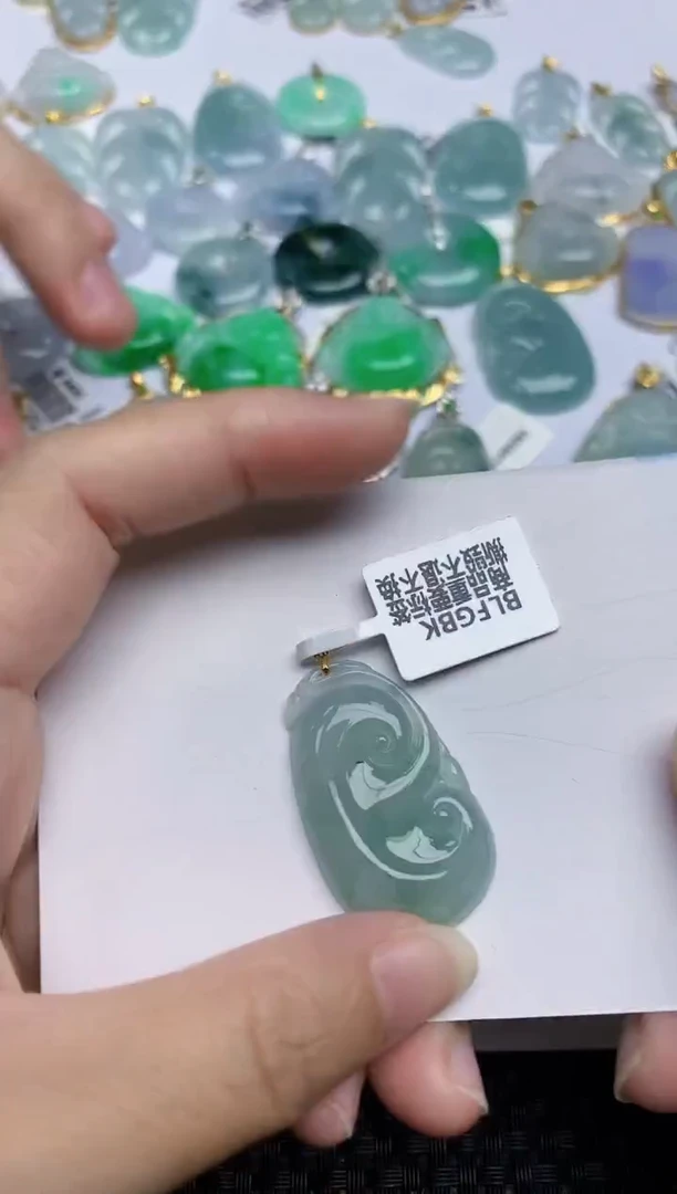 翡翠18K金镶嵌颈饰天然翡翠A货