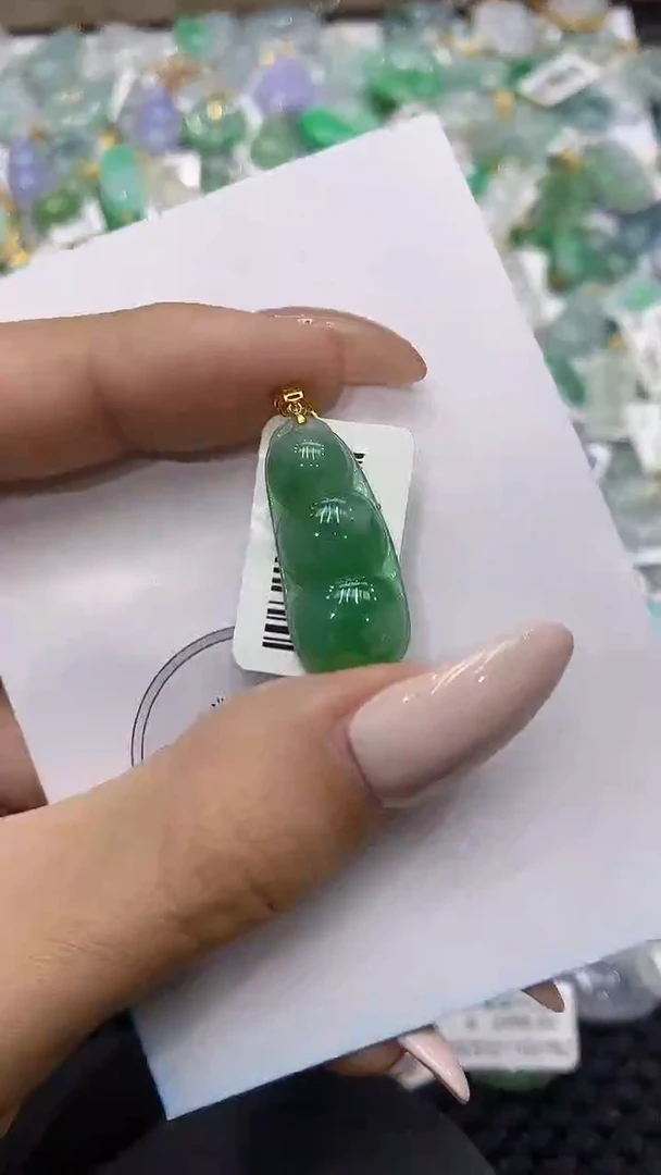 颈饰18K金镶嵌翡翠111111111111