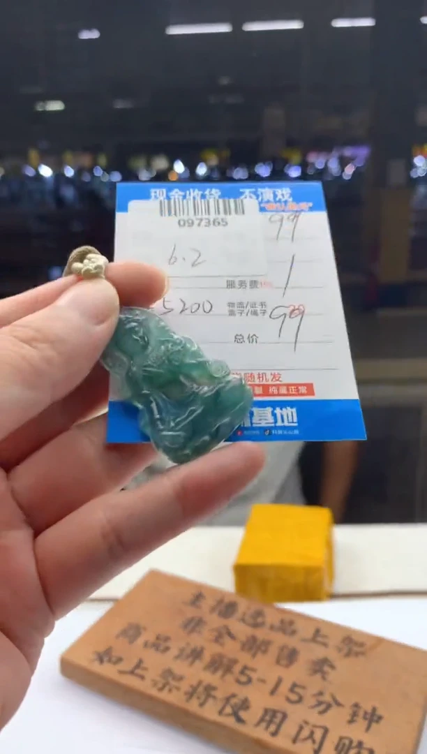 翡翠未镶嵌颈饰天然翡翠A货拍一发一