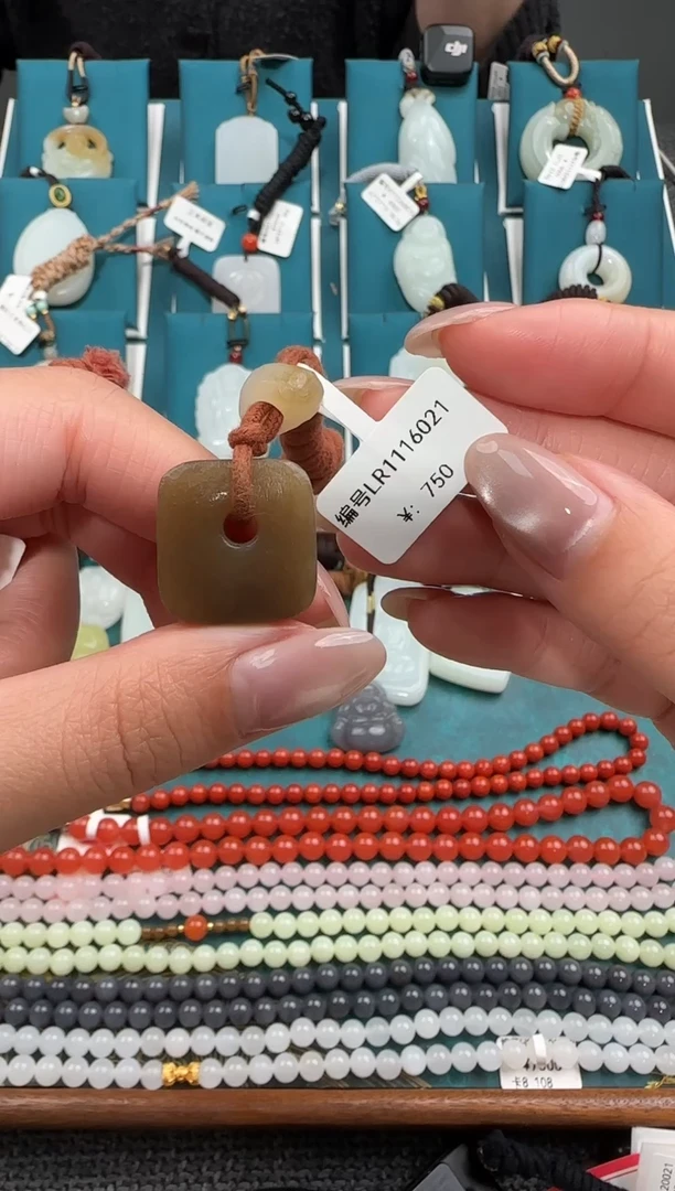 颈饰未镶嵌和田玉吊坠LR