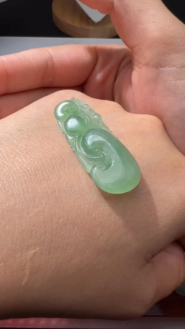 未镶嵌定制翡翠冰绿如意