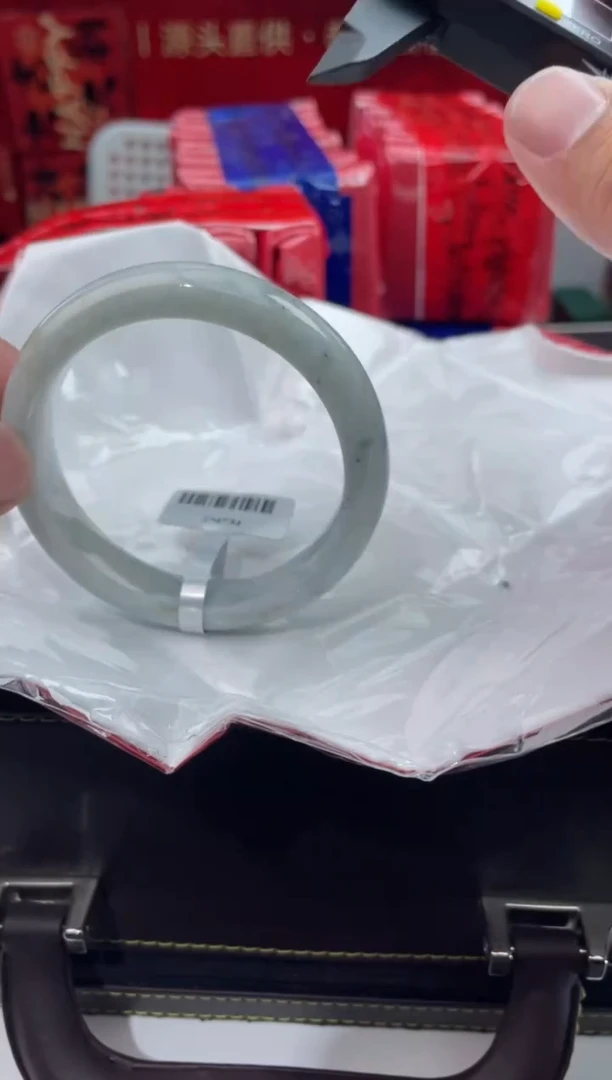 【闪购商品】翡翠手镯未镶嵌10翡翠手镯（微瑕）
