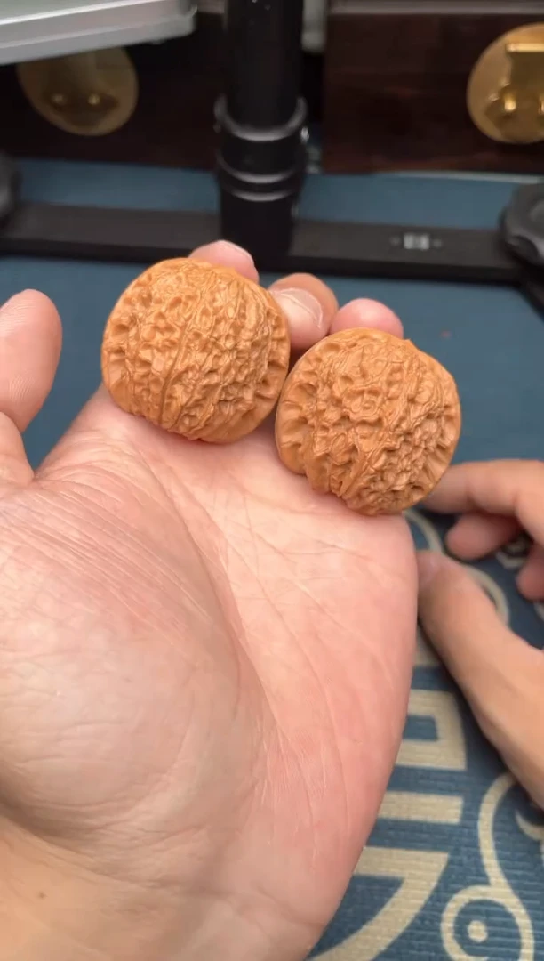 文玩核桃吊坠血麒麟37