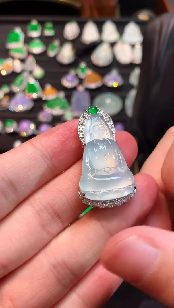 吊坠(赠链)18K金镶嵌翡翠玻璃种素衣宝瓶吊坠