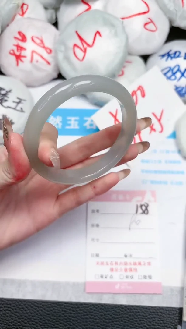 【闪购商品】石英质玉手镯未镶嵌158-60