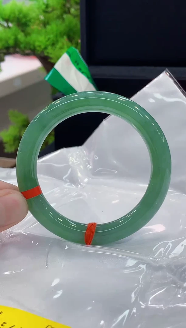 翡翠手镯未镶嵌手镯