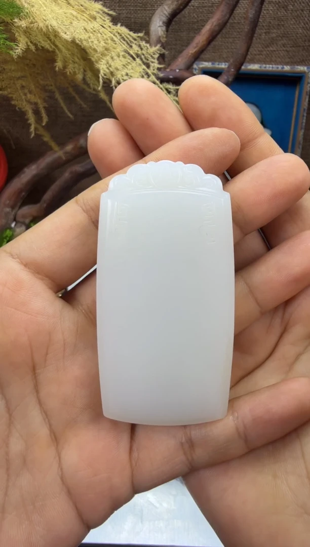 未镶嵌和田玉挂件一**茶和田玉