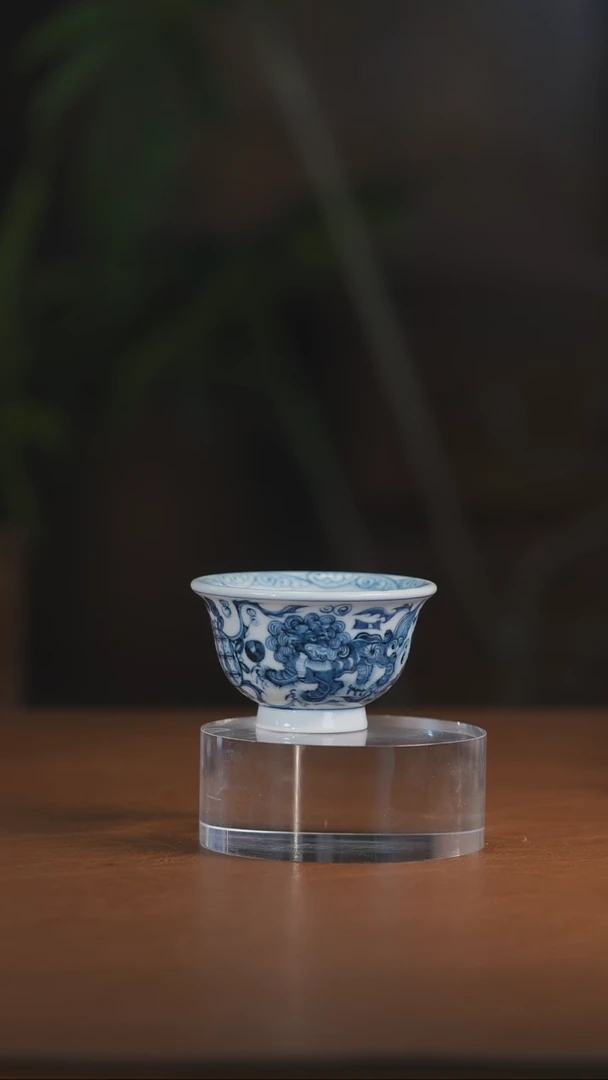 元青花双狮压手杯