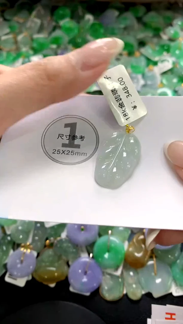 翡翠18K金镶嵌颈饰1111111111111111