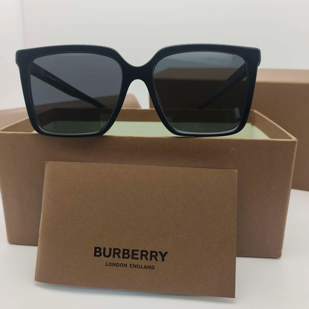 未使用 BURBERRY/博柏利 百搭墨镜 货号 1071 0BE4411D 5387