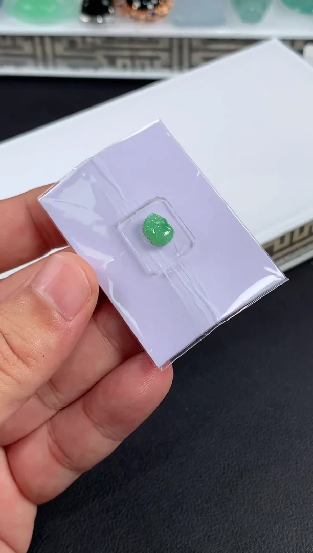 未镶嵌定制翡翠站**停翡翠