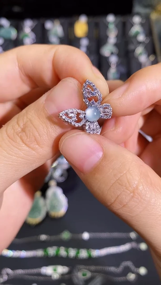 【闪购商品】翡翠吊坠(赠链)银S925镶嵌蓝水蝴蝶吊坠
