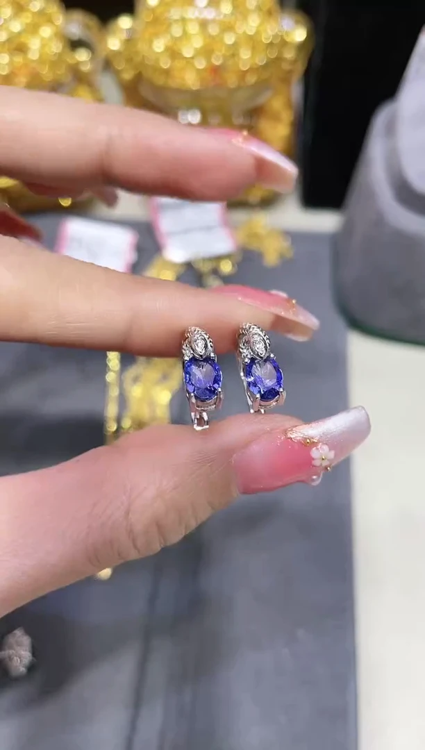 S925银镶嵌坦桑石耳饰