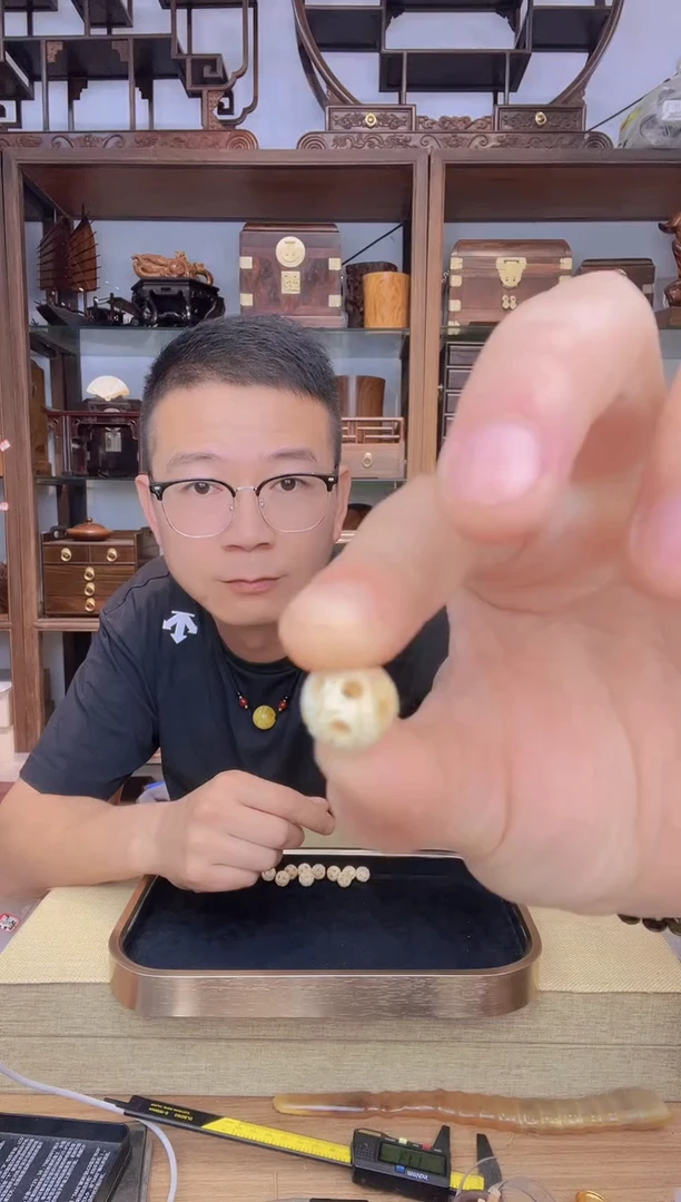 乌木类书架390猛犸鬼工球1.2单颗   有色差