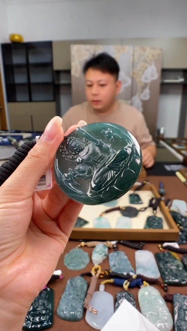 颈饰未镶嵌翡翠 多样性发其一