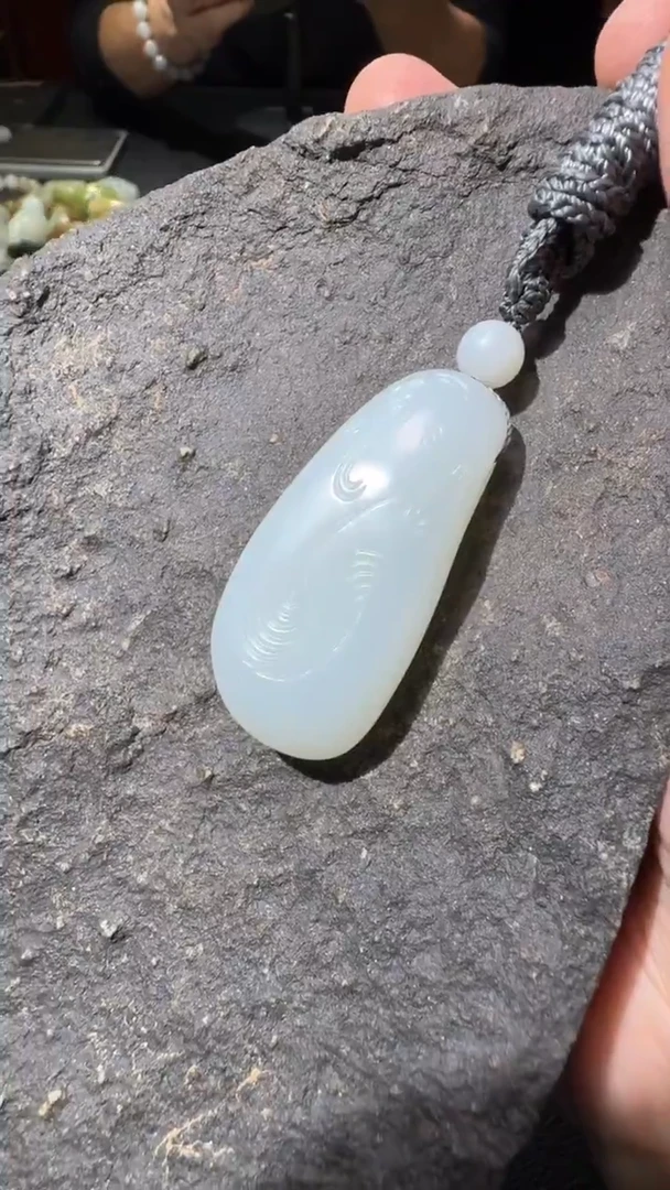 颈饰未镶嵌和田玉挂件