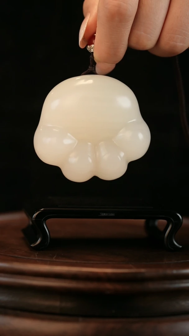 云南石荔枝白雕刻：猫爪