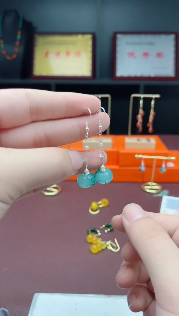 银S925镶嵌石英质玉（天山翠）耳饰W05