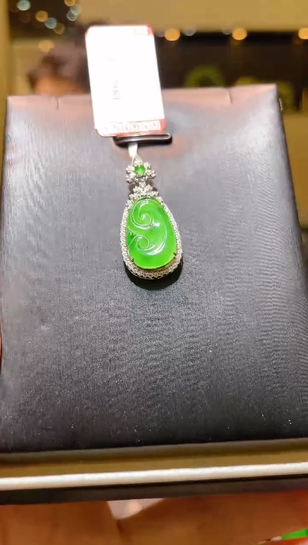 【闪购商品】翡翠吊坠(赠链)18K金镶嵌A25