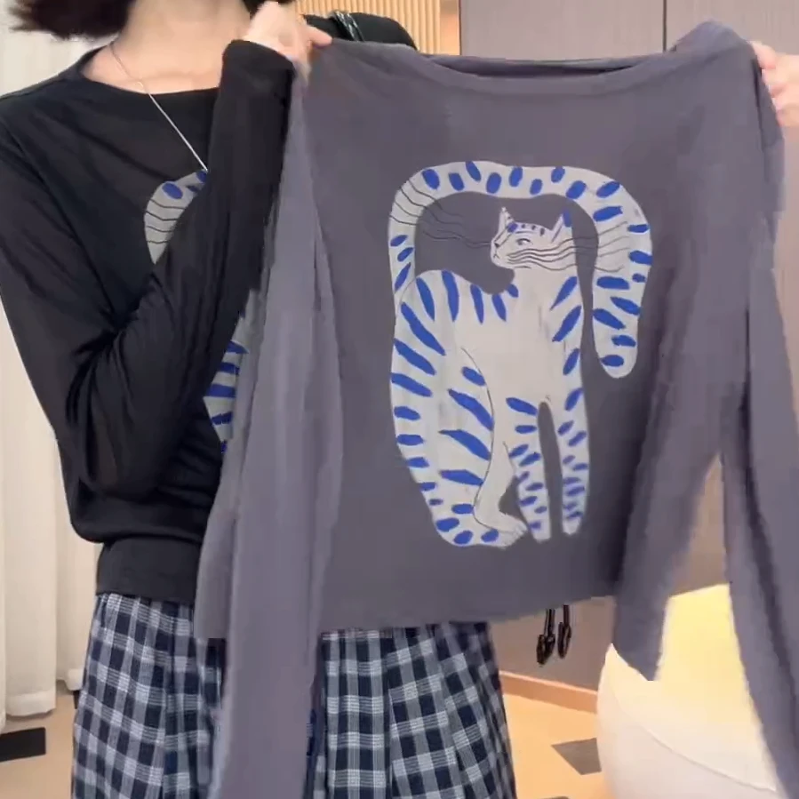 春夏‘’长尾猫‘’时髦减龄休闲设计显瘦撞色软糯长袖t恤