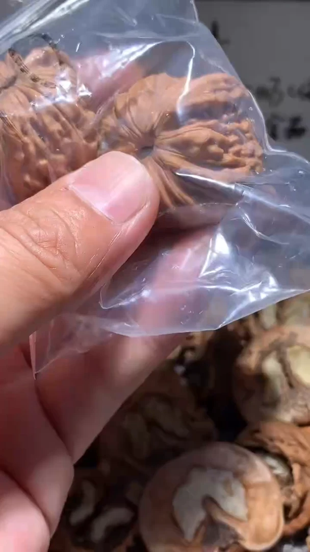 文玩核桃把件【核缘雅趣】38左右汉高楼，同尺寸随机发