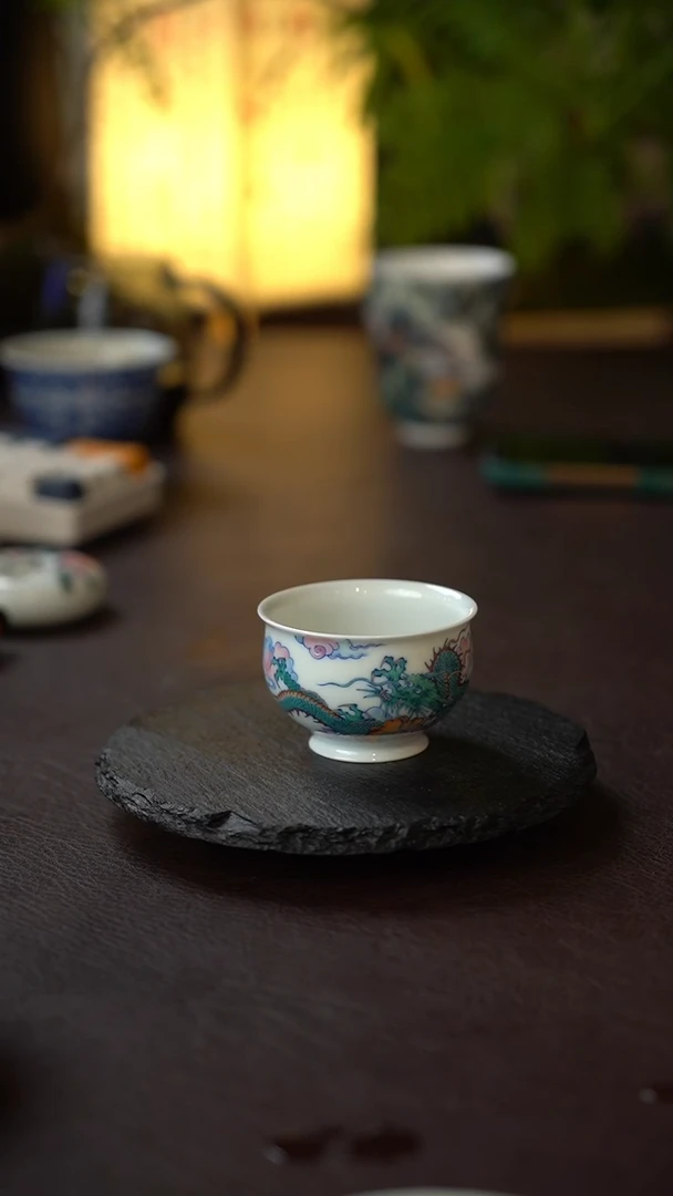 景德镇全手工手绘斗彩龙纹炉式杯