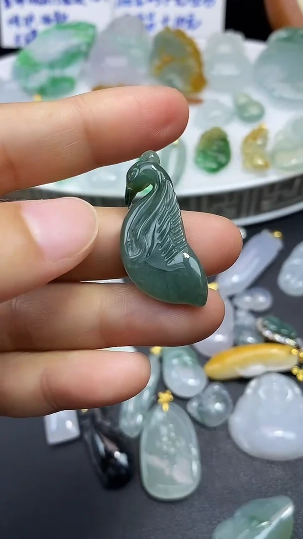 颈饰未镶嵌翡翠吊坠
