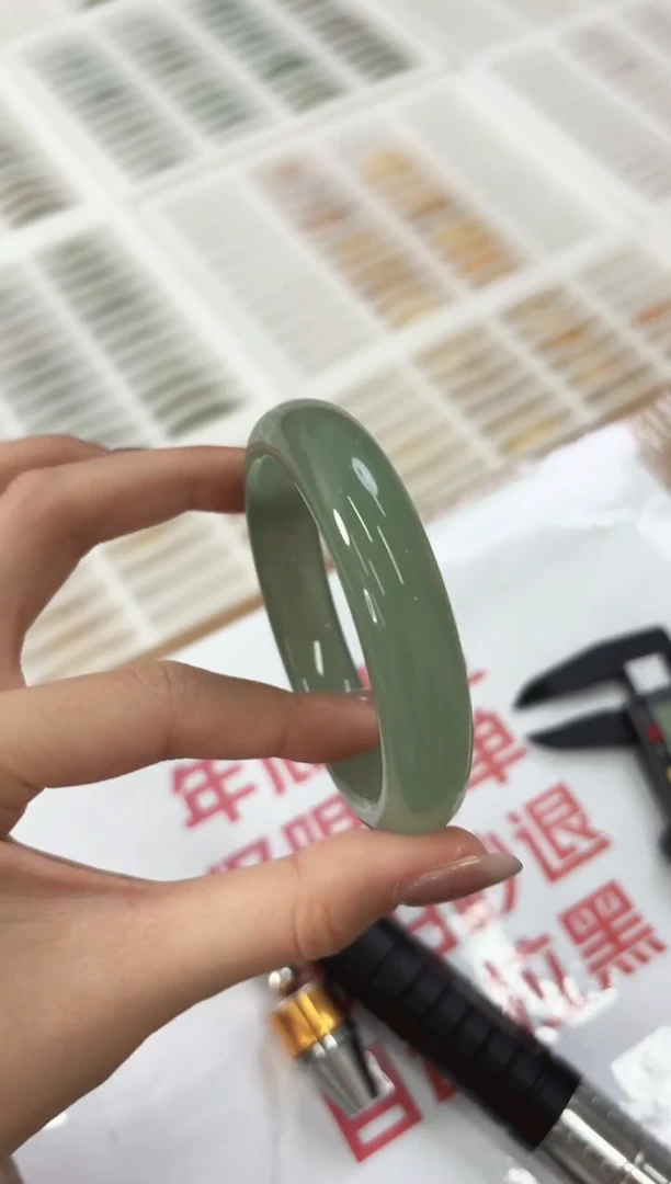 未镶嵌手镯石英质玉63-58D