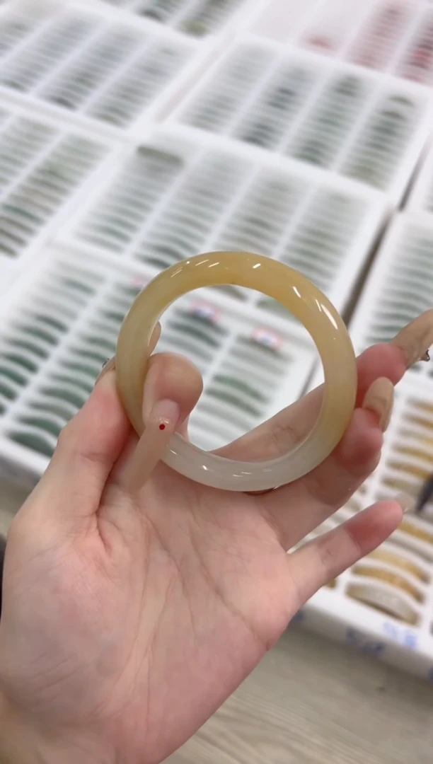 未镶嵌手镯石英质玉50-53HU