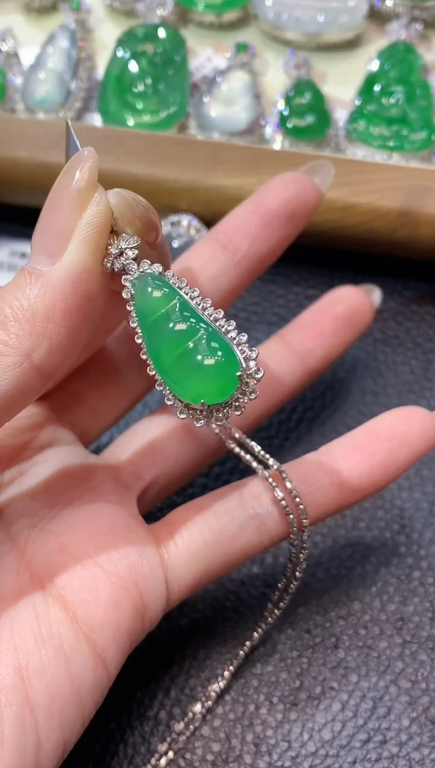 翡翠18K金镶嵌吊坠(不含链)C11翡翠
