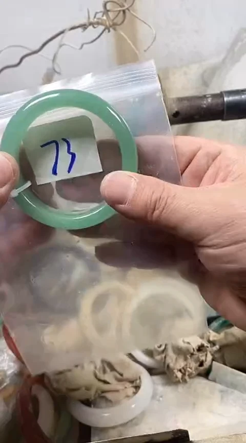 【闪购商品】石英质玉手镯未镶嵌54