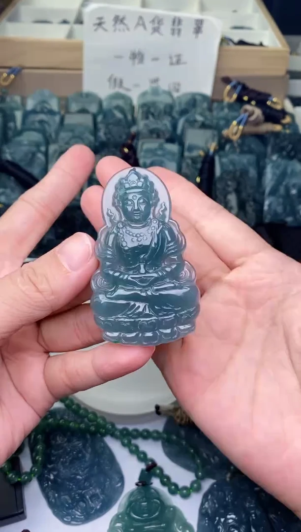 颈饰未镶嵌翡翠
